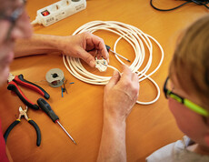 Im Reparaturcafé ist die Devise: selbst Hand anlegen. 