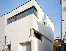 Die Architektur des carla Store Dornbirn ist einzigartig, freundlich und einladend.