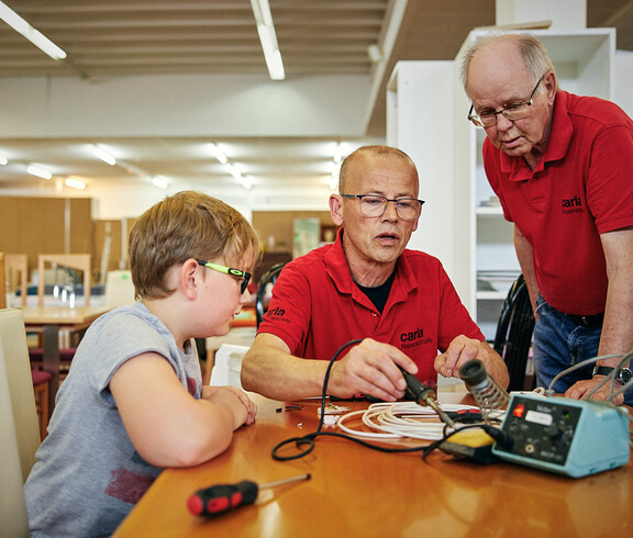 Groß und klein sind willkommen im carla Reparaturcafé in Altach und Bludenz.
