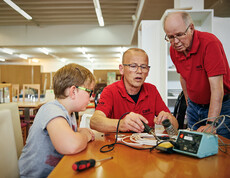 Groß und klein sind willkommen im carla Reparaturcafé in Altach und Bludenz.