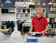 Wer nachhaltig mit Elektrogeräten umgehen will, der kommt zu carla für eine Reparatur.